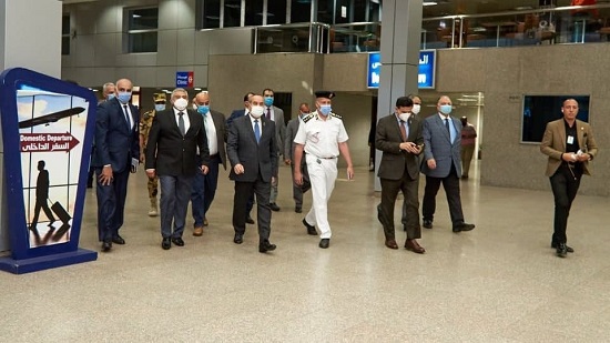  وزير الطيران المدني يتفقد مطار شرم الشيخ الدولي
