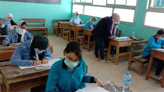  طلاب إعدادية القاهرة يؤدون امتحان الدراسات الاجتماعية