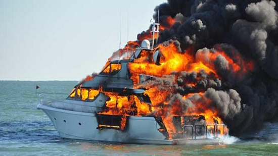 السيطرة على حريق بلنش بحرى للصيد فى ميناء الأتكة بالسويس دون إصابات
