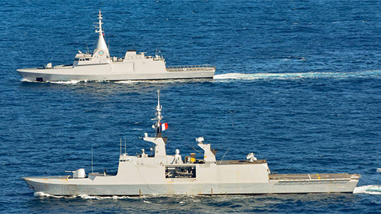 القوات البحرية المصرية والفرنسية تنفذان تدريباً بحرياً عابراً بالبحر المتوسط
