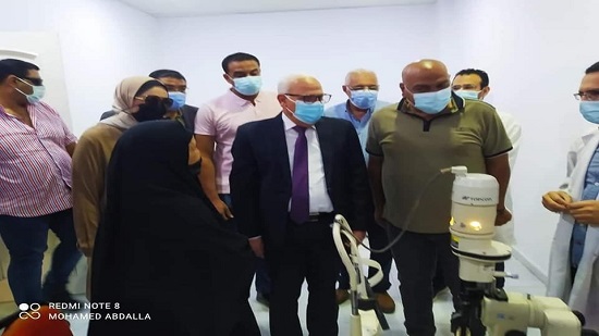  محافظ بورسعيد يتفقد فعاليات القافلة الطبية لعلاج أمراض العيون بحي الضواحي 
