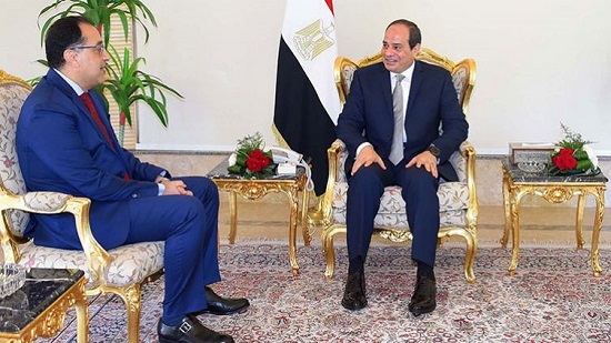 رئيس الوزراء: منح الرئيس السيسي وسام القائد من البرلمان العربى يعكس المكانة التى يتمتع بها فى المنطقة

