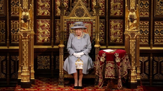 تقارير تكشف عن أصول طالب قاد تحركا مثيرا للجدل لإزالة صورة الملكة إليزابيث!