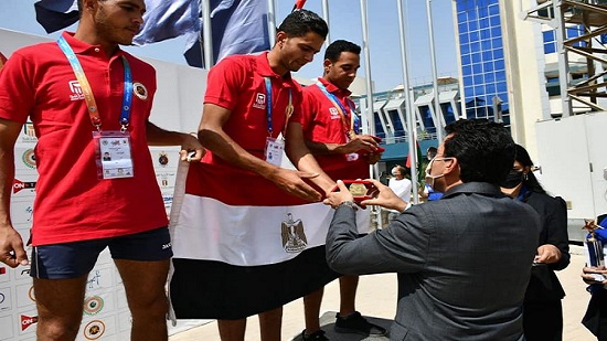 وزير الرياضة يكرم الفائزين لمنافسات تارجت سبرنت ضمن البطولة العربية للرماية 