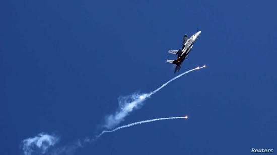  بينيت : شن الجيش الإسرائيلي غارة استهدفت غزة ردا على البالونات الحارقة
