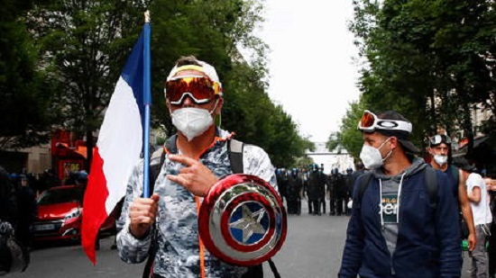  متظاهرون في فرنسا يخرجون ضد ماكرون  