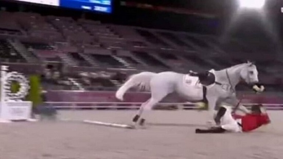 استبعاد الفارس السوري أحمد حمشو من أولمبياد طوكيو بعد تعثر جواده وسقوطه عنه