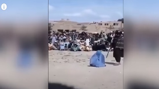 بعد سيطرة طالبان على كامل أفغانستان.. اختفاء النساء من الشوارع.. وفتيات يبكين: ينتظرنا الموت ونحاول الهرب 