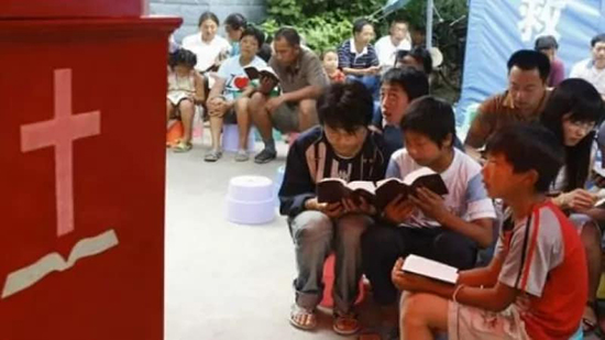 الصين تواصل اضطهاد المسيحيين وتعتقل 18 شخصا و10 أطفال أثناء الصلاة بالكنيسة 