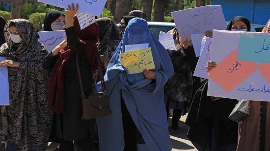  نساء أفغانيات يتظاهرن للمطالبة بحقوقهن: 
