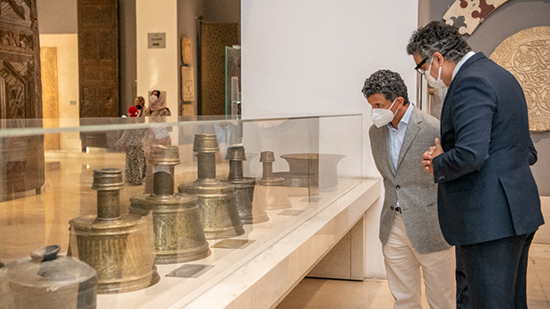 وزير السياحة السعودي يزور متحف الفن الإسلامي