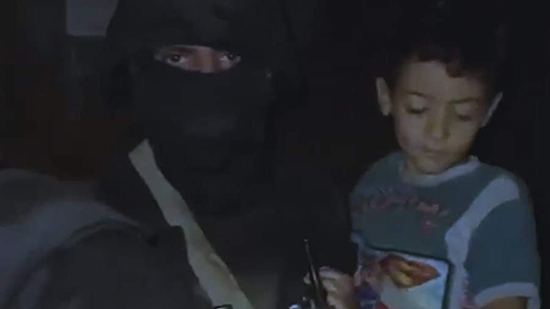 الداخلية تنشر فيديو لعملية تحرير طفل الشامية وقتل احد الخاطفين 