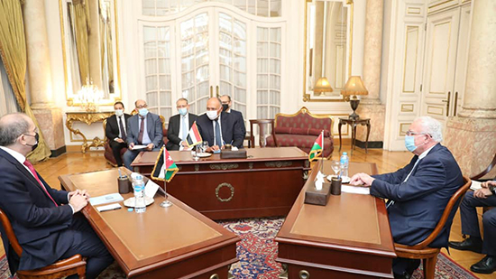 وزير الخارجية يعقد ووزيرا خارجية الأردن وفلسطين اجتماعًا تشاوريًا ثُلاثيًا