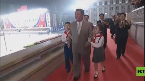  بالفيديو.. كيم جونغ أون يحضر استعراض عسكري بمناسبة تأسيس كوريا الشمالية
