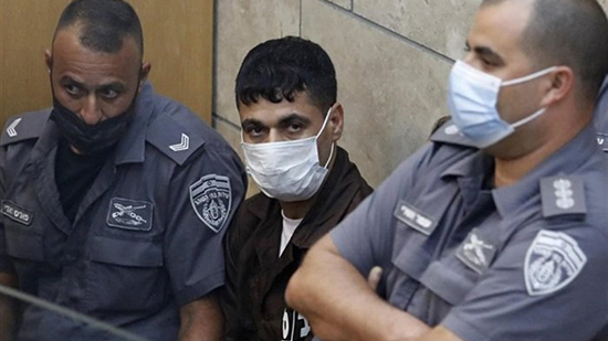 شاهد.. الشرطة الإسرايلية تحاصر الأسرى الفلسطينيين الأربعة داخل المحكمة