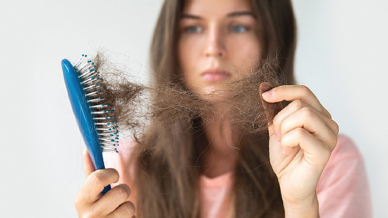 6 أسباب تؤدي إلى تساقط الشعر.. تعرف على العلاج!