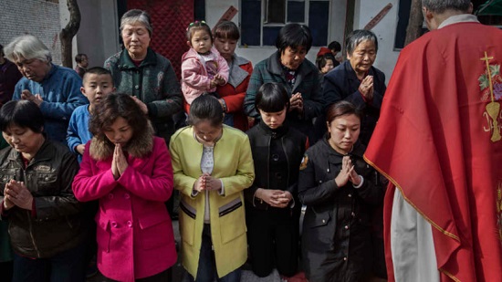  الصين تواصل فرض القيود على المسيحيين وتشدد على عدم تعميد مسيحيين جدد