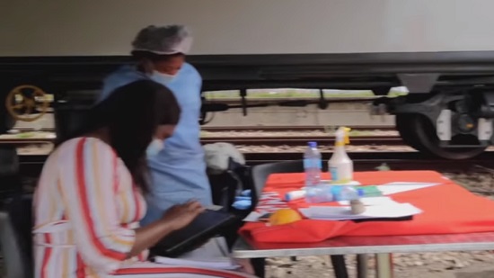  بالفيديو.. جنوب إفريقيا تسير قطارا مستشفى للتطعيم ضد كورونا