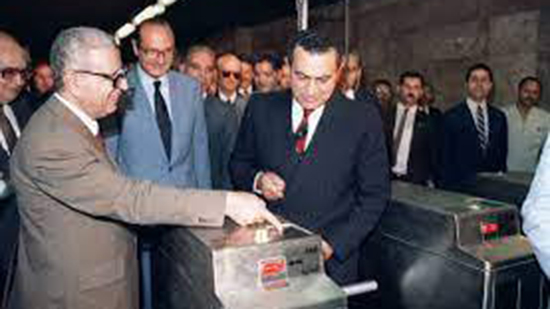 في مثل هذا اليوم..  الرئيسان مبارك والفرنسي فرنسوا ميتيران يفتتحان أول خطوط مترو أنفاق القاهرة