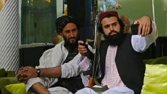 طالبان لعناصرها: التقاط السيلفي ممنوع!