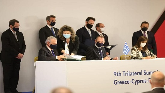 بحضور الرئيس السيسي.. وزيرة الهجرة توقع مذكرة تفاهم مع نظيريها القبرصي واليوناني 