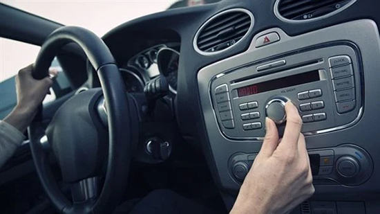الحكومة تشكل لجنة لفرض رسوم على الراديو والأجهزة اللاسلكية في السيارات 