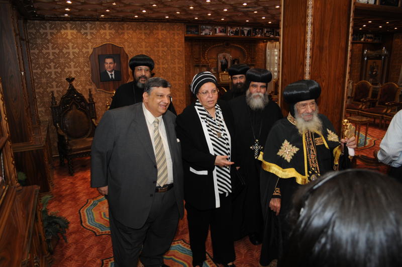 "عبد الهادى" تلتقى البابا "شنودة" لتدعوه لحضور مؤتمر الشباب المصريين بالخارج