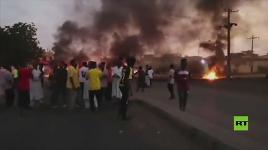 فيديو .. خروج السودانيين إلى شوارع الخرطوم : نرفض استيلاء الجيش على السلطة