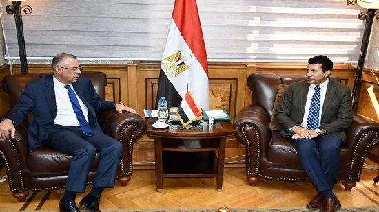  وزير الشباب يبحث مع سفير مصر لدى إيطاليا التعاون على مستوى البرامج والمشروعات الشبابية