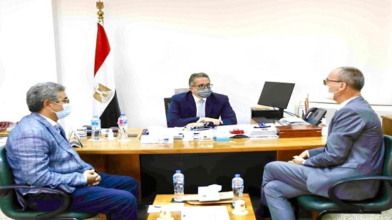وزير السياحة يناقش مع مدير قسم المصريات بـ«اللوفر» تطوير متحف التحرير