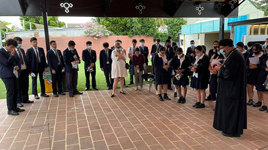 بالصلاة طلبة الكليات القبطية بأستراليا يبدأون امتحانات الثانوية العامة