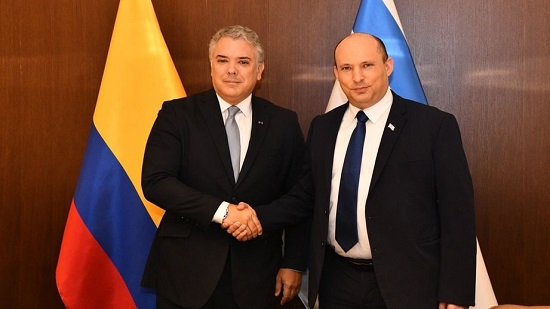 رئيس الوزراء الاسرائيلي، نفتالي بينيت، مع الرئيس الكولومبي، إيفان دوكي،