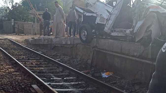 الصحة: وفاة شخصين وإصابة 3 آخرين في حادث تصادم قطار بسيارة نقل بمحافظة 