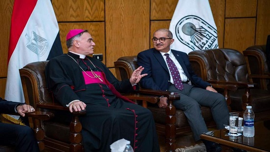  رئيس جامعة أسيوط يستقبل سفير الفاتيكان بالقاهرة 