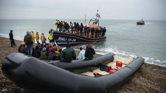 مأساة غرق المهاجرين في بحر المانش تشعل توترات شديدة بين بريطانيا وفرنسا 