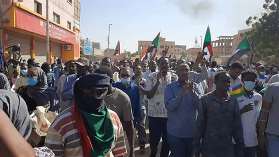 قوات الامن السودانية تطلق الغاز على تظاهرات تتجه للقصر الجمهوري  