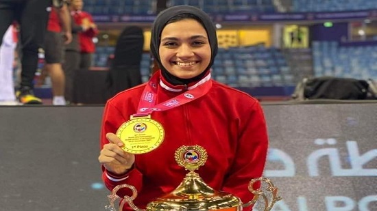 فوز طالبة بجامعة القاهرة بالمركز الأول في بطولة العالم للكارتيه