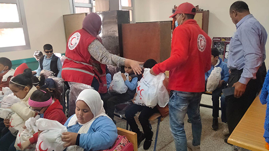 جمعية الهلال الأحمر تنفذ قوافل طبية للطلاب ذوي الهمم