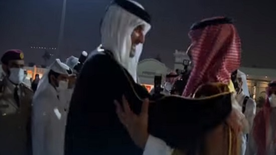 امير قطر يستقبل ولي العهد السعودي