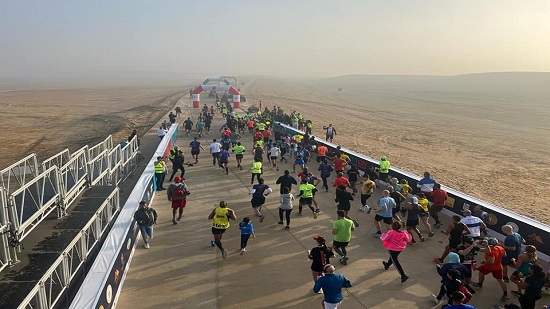  بالصور.. أهرامات الجيزة تستضيف سباق نصف ماراثون بمشاركة 4 آلاف متسابق