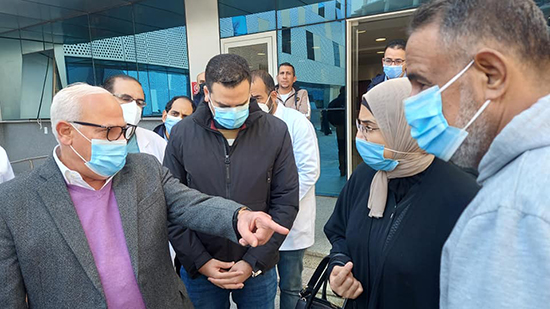 بالصور.. محافظ بورسعيد يتفقد مستشفي السلام الدولي