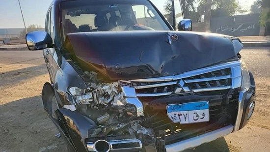 عمرو محمود ياسين يتعرض لحادث هشم سيارته