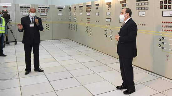 صور.. الرئيس السيسي يتفقد مجمع بنبان أضخم محطة لتوليد الكهرباء من الطاقة الشمسية