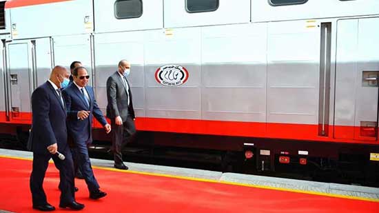 الرئيس السيسي يتفقد وحدات القطارات الجديدة في محطة اسوان 