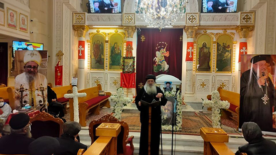 فيديو.. الانبا بولا من صلاة جنازة القمص مكاري: كان على صورة الله لم يخسر اي نفس
