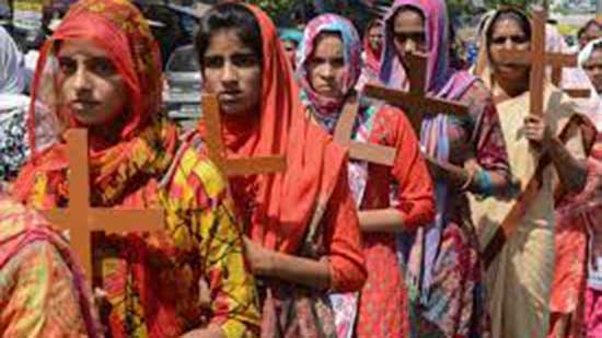 المئات من الهندوس المتطرفين يهاجمون مسيحيين في كنيسة بيتية في الهند