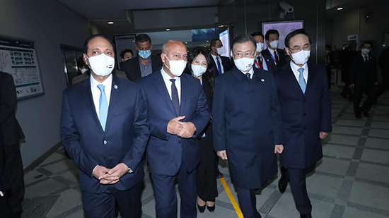 رئيس كوريا الجنوبية في زيارة للخط الثالث لمترو الأنفاق