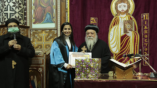 أسقف ملوي يكرم د. مريم ماهر لحصولها على الدكتوراة في اللغة القبطية