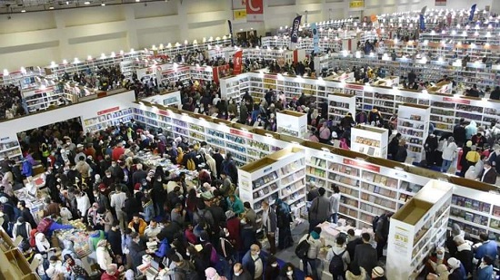  كثافة جماهيرية ضخمة في معرض القاهرة الدولى للكتاب فى يومه التاسع 