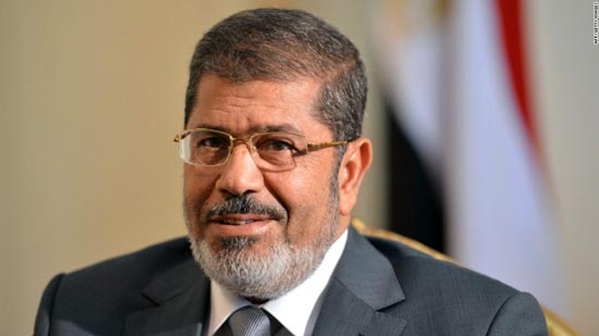 كاتب يسخر من تعليقات التعاطف مع محمد مرسي